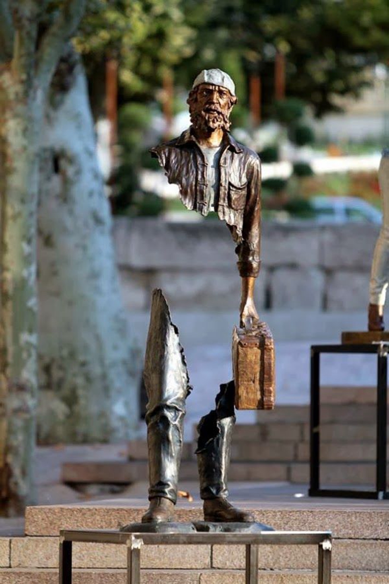 life size bruno catalano travellers,