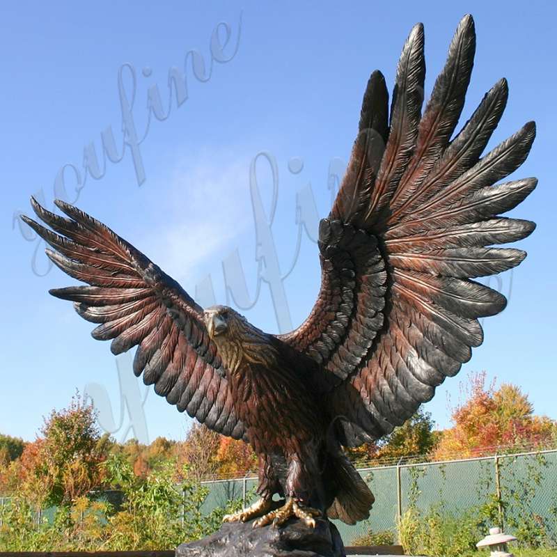 Life-size Outdoor Bronze Eagle Sculpture for Sale